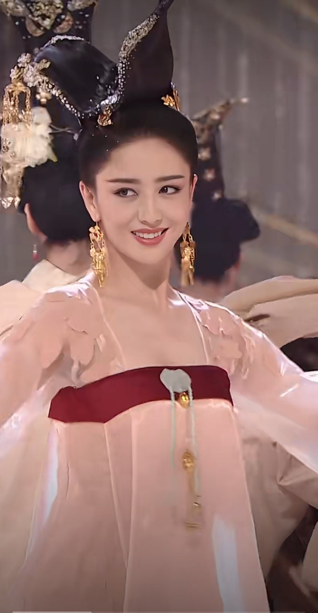 冯小刚徐帆看佟丽娅舞剧佟丽娅这舞剧可以啊，冯小刚徐帆都去看了，舞台质感还被夸爆