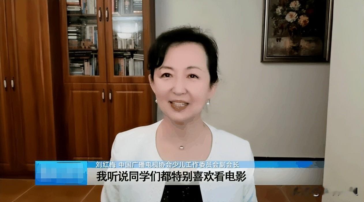 明眼人都知道，不知道你们发现没？刘红梅老师的追悼会上，章子怡、靳东、孙红雷
