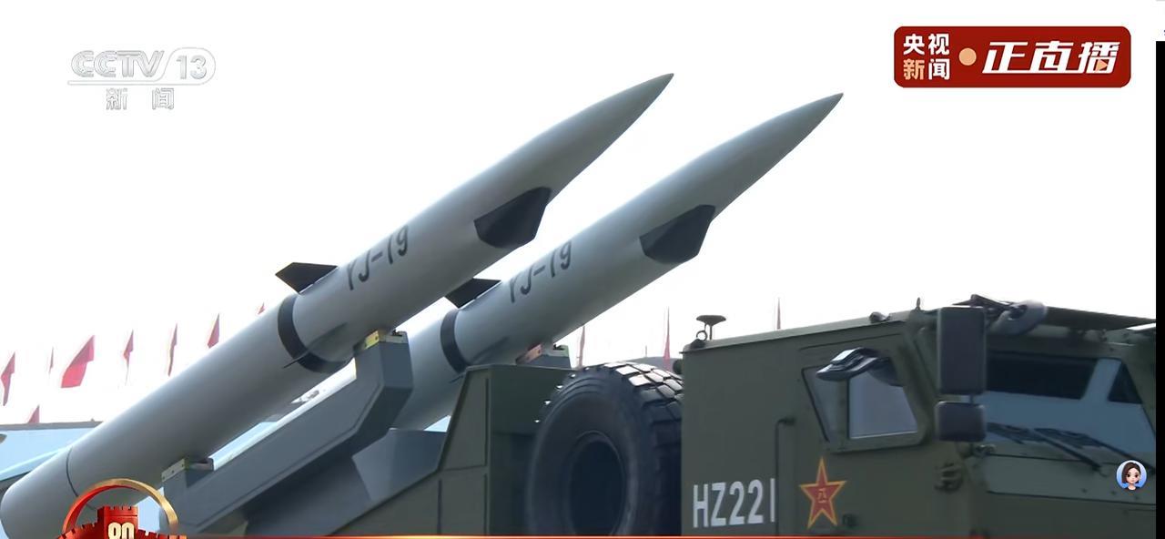 这俩真是大杀器！阅兵装备那么多，就光看这两个了！YJ-19高超音速导弹和LY-1