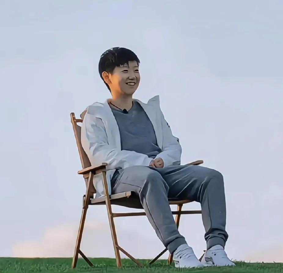 一眼望穿的宁静：退役后的莎莎日常看到这张图，脑海中不禁勾勒出莎莎退役后的模
