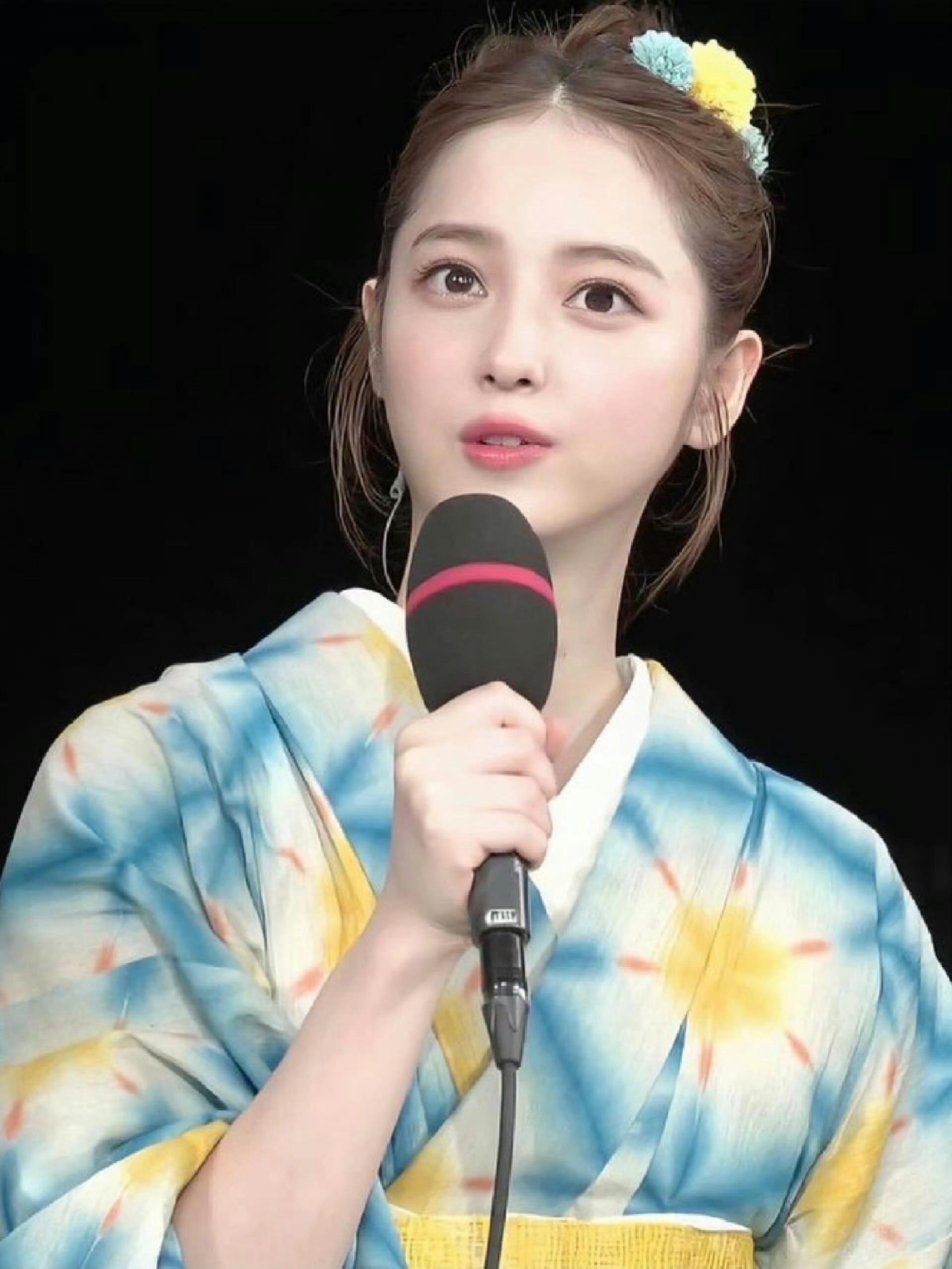 盘发的精髓在于那两小撮耳前碎发🫧