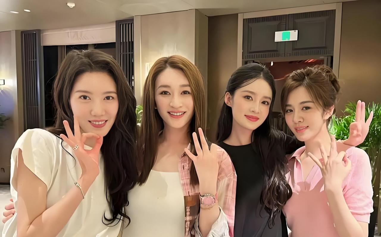 中间的两位，是李小冉和李泌，左右两边的美女，你认识吗？