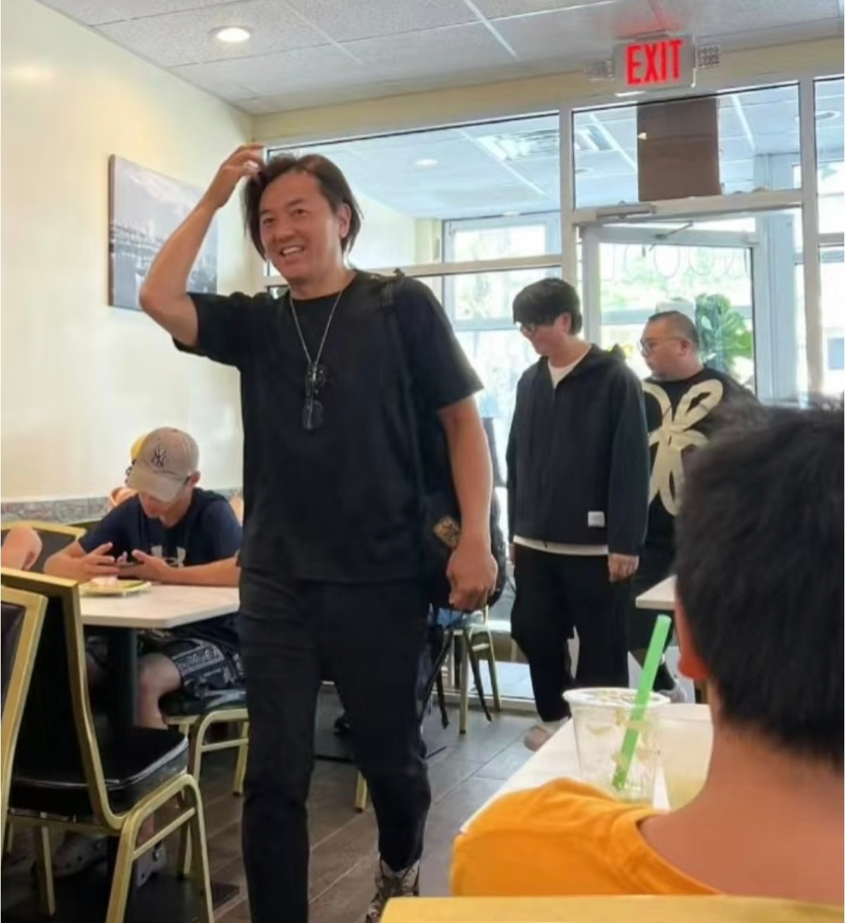 网友在美国偶遇郑伊健，老了发福了​​​