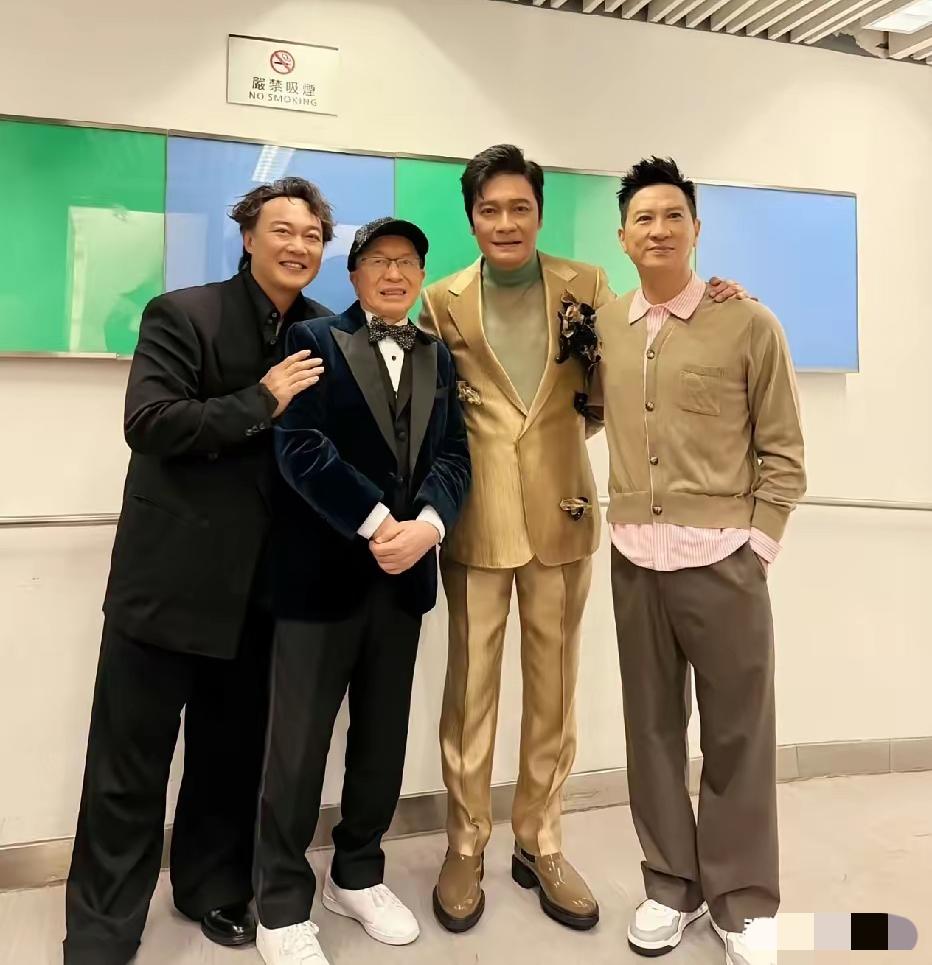 罗嘉良真不愧是三届视帝:最佳男主角，形象上是他是香港穿西装最帅的男人！看一看