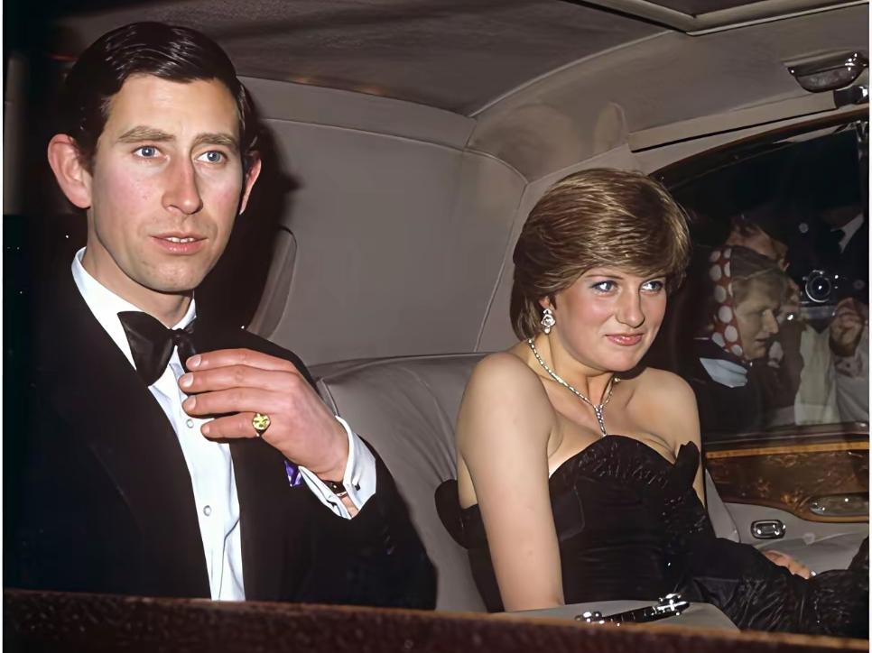 19岁的戴安娜，还在相信爱情！这一年，她成为了英国民众关注的焦点！因为她是王子