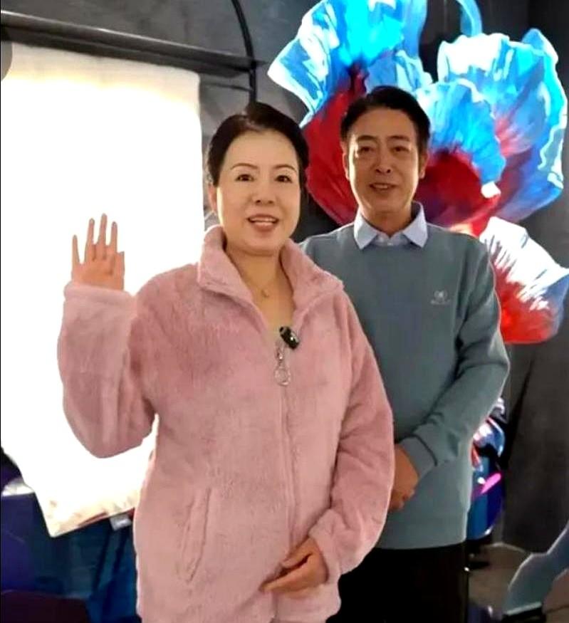 看了三月的直播爆料，才理解许敏断舍离为什么这么彻底。那天认亲后许敏夫妇刚住进