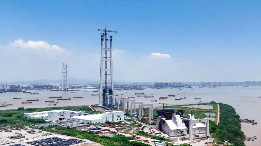 狮子洋通道建设再次刷新进度，东西两座锚碇主体完成施工！这两个锚碇分别位于南沙