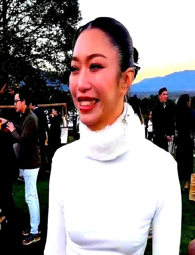 港媒这两天翻出霍家旧账。郭晶晶当年学粤语背礼仪三年才嫁霍家，如今霍家小儿