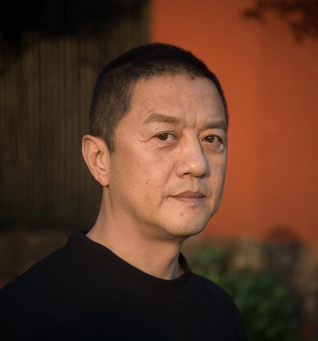 54岁的李亚鹏，用大半辈子的经历告诉我们，有时候心太软，人太善良可能有两面