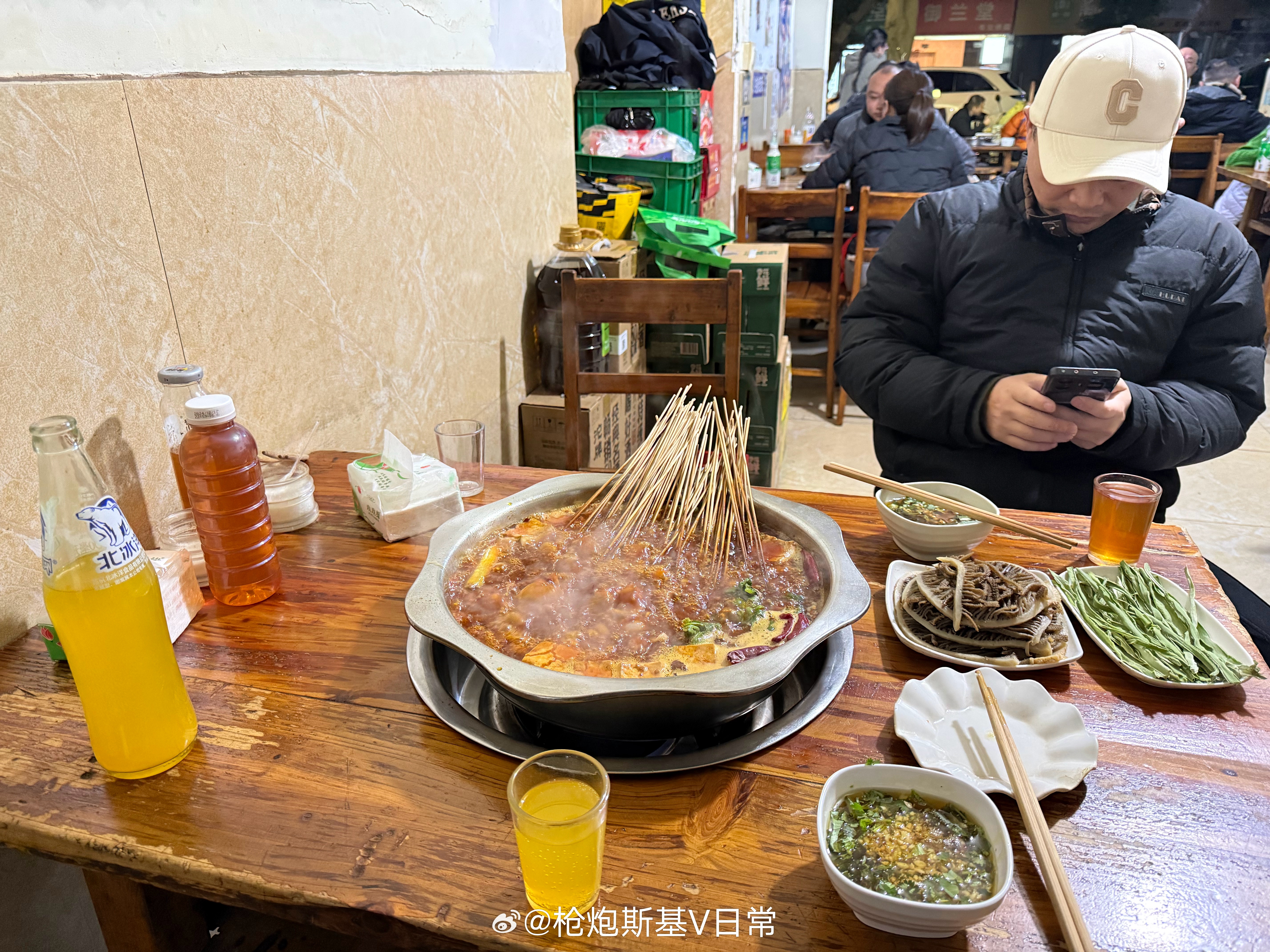 记忆里上一次迟串串都是很久以前了，成都味就是串串。成都吃喝玩乐