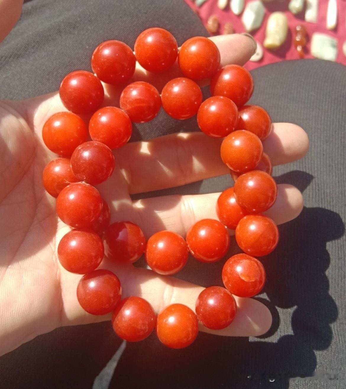 古玩行里的专业术语捡漏‌：低价购入高价值藏品，如“三百元买到明代民窑碗，纯属