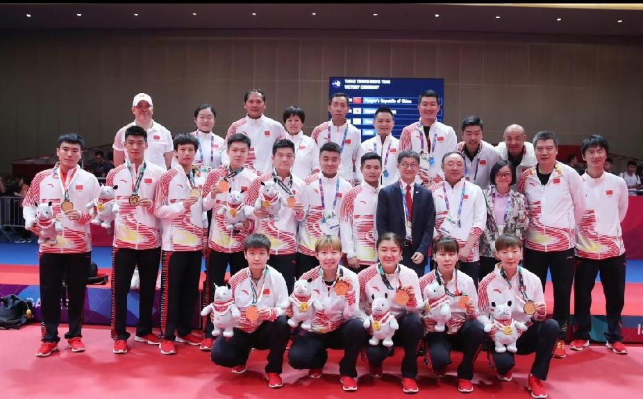 翻到2018雅加达亚运会国乒的老合照，满是青春回忆✨这一届亚运会，国乒包揽了男