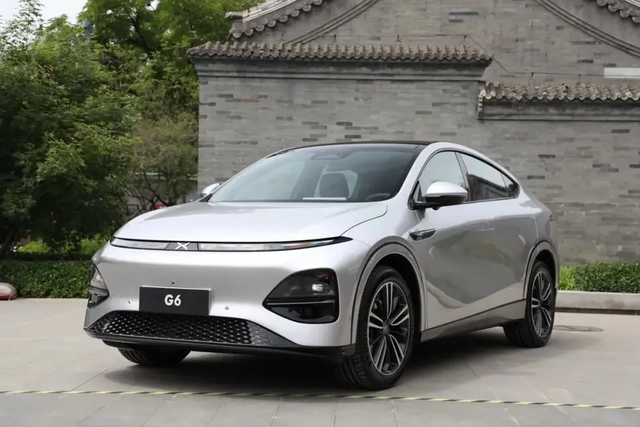 我只能接受现车现车，我们普通人的一份踏实总在傍晚绕着小鹏4儿子店外围走两圈，