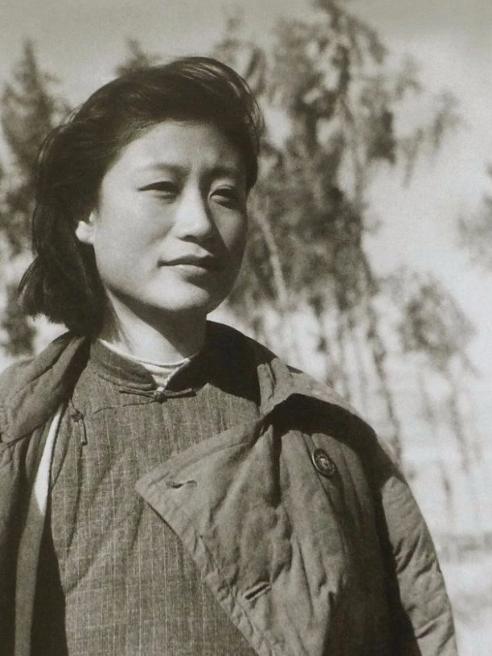 新四军第一美女——李又兰，原项英副军长的妻子，后与张爱萍将军结为伴侣。她能写、能