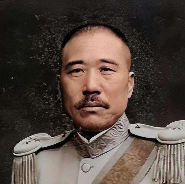 1926年，张宗昌准备处决一个逃兵，写手令时“毙”字不会写，就想改成打300军棍