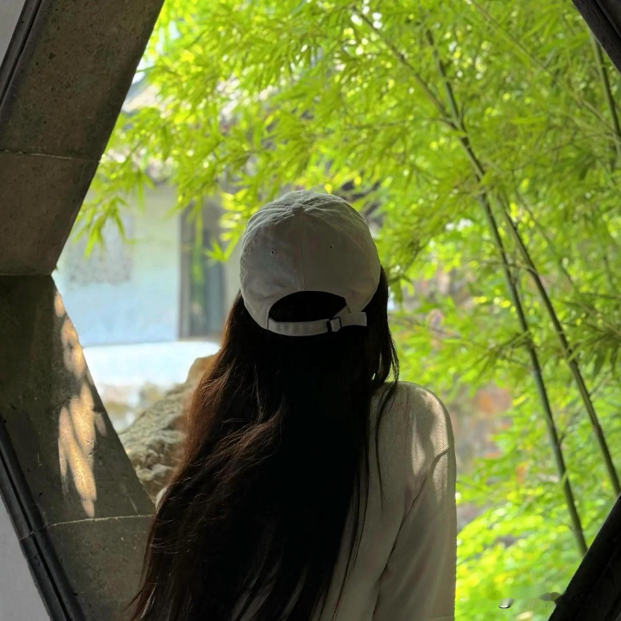 女人要明白一件事：不要想着去依靠任何讨好你的男人，尤其是明知道你已经结婚，还