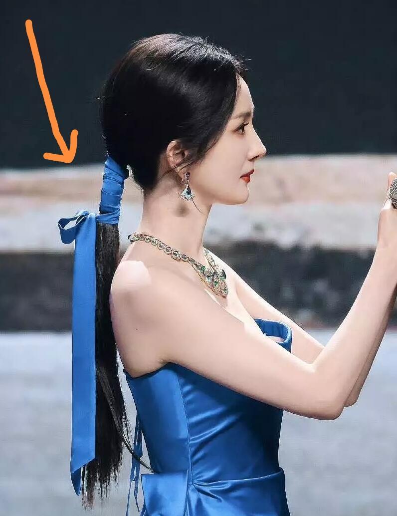 她这种马尾是怎么扎的啊？太显头型了吧！​​​