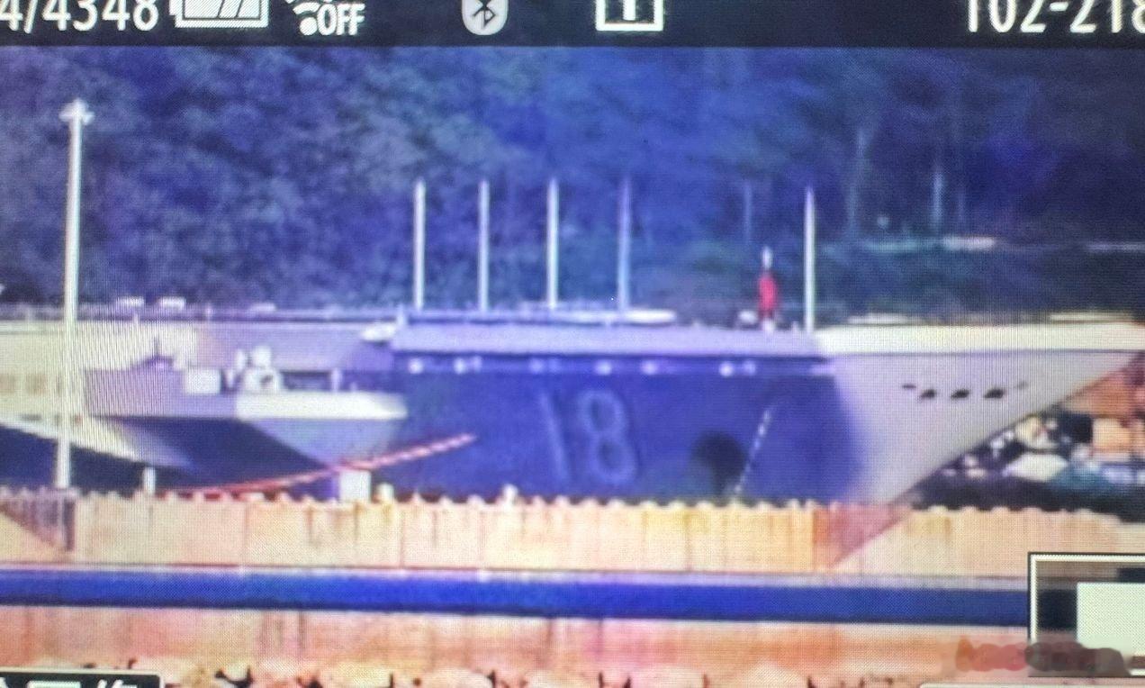 服役姿势确实已经结束了，这是目前能看到最清晰的照片福建舰正式入列福建舰正式服