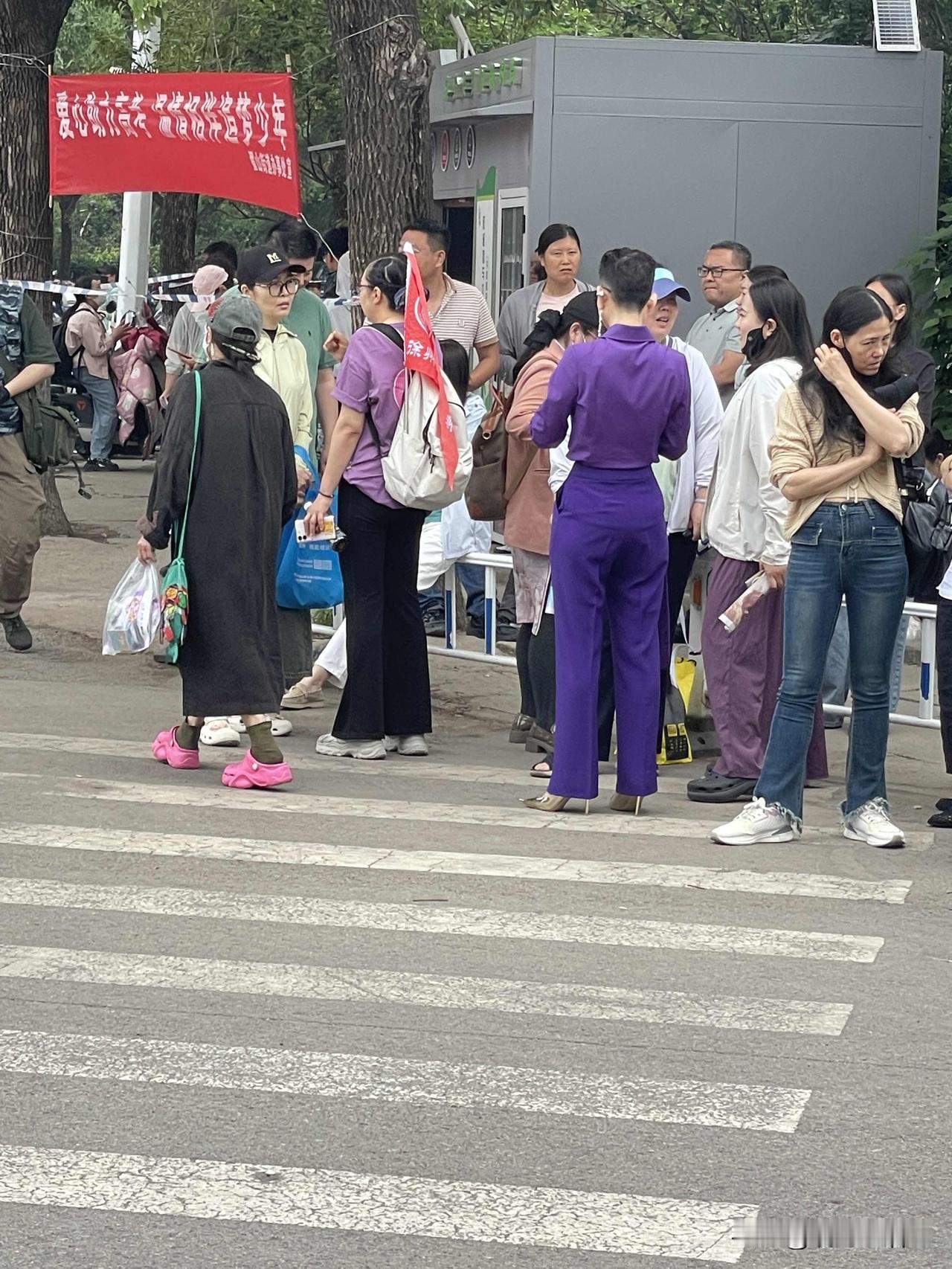 你见过最暖心的送考瞬间是什么分享一下你的送考趣事吧