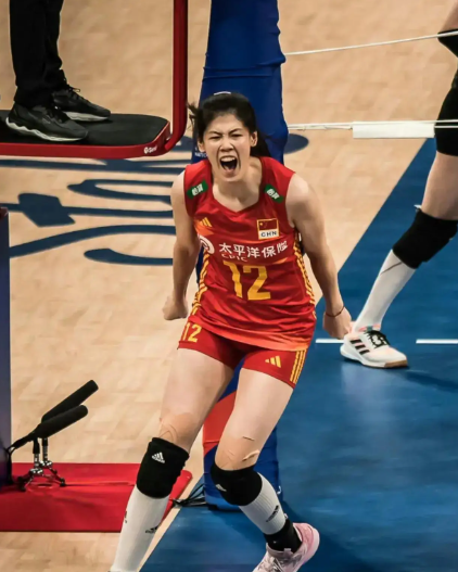 必须李盈莹呀！无论从哪方面讲!李盈莹扣高可以多次达到3.0+米以上，最高扣高