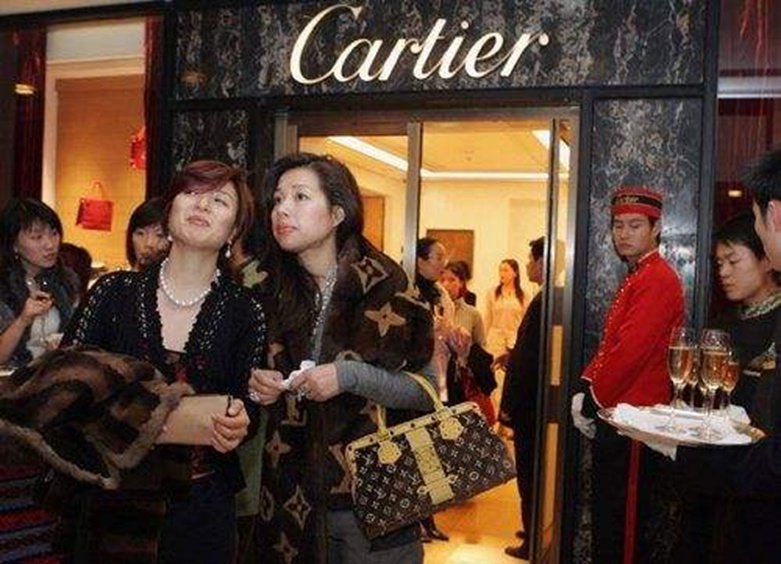 招行财报中的秘密: 赚钱越难, 有钱人越多
