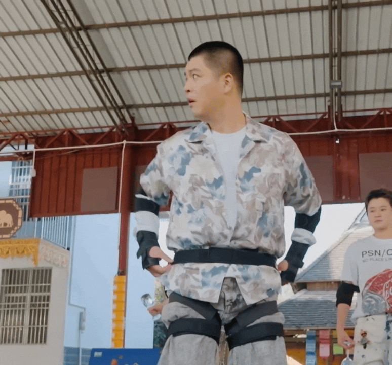 马頔到底缺多少装修费天才厨人接连霸占好几个热门综艺，马頔这赚钱节奏根本停不下来，