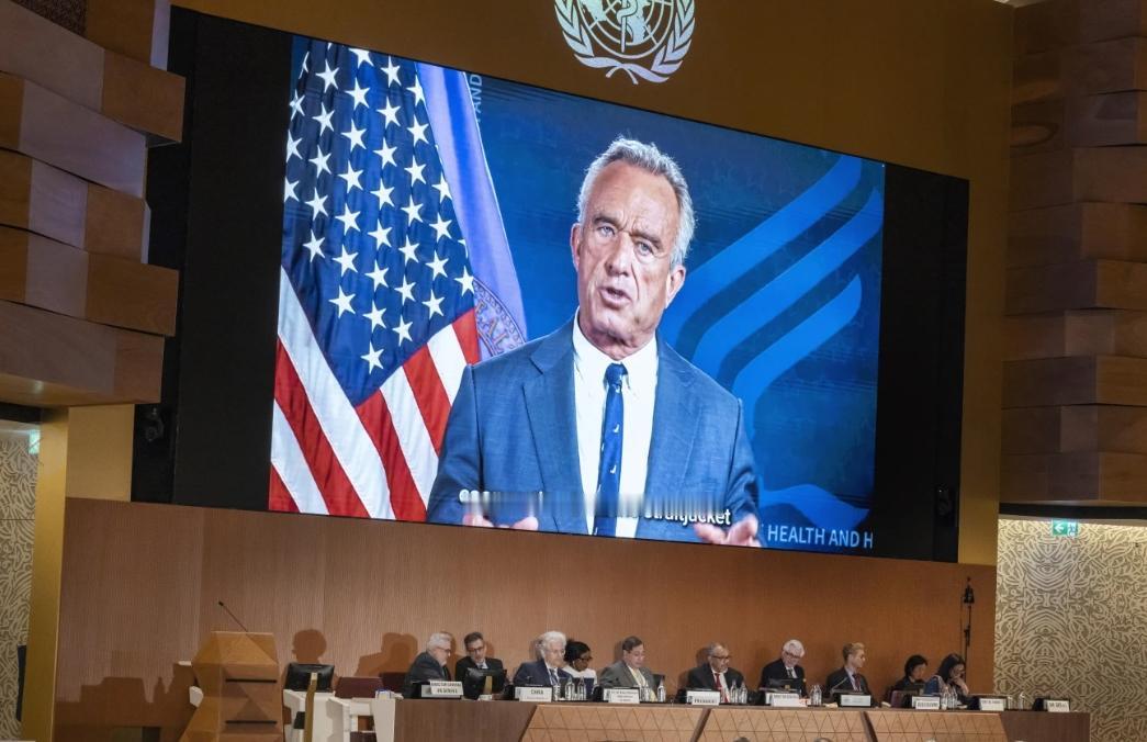 美国从世卫退群，不再交会费，周二直接摊牌了，想拉着一些人再重新组一局。世卫的