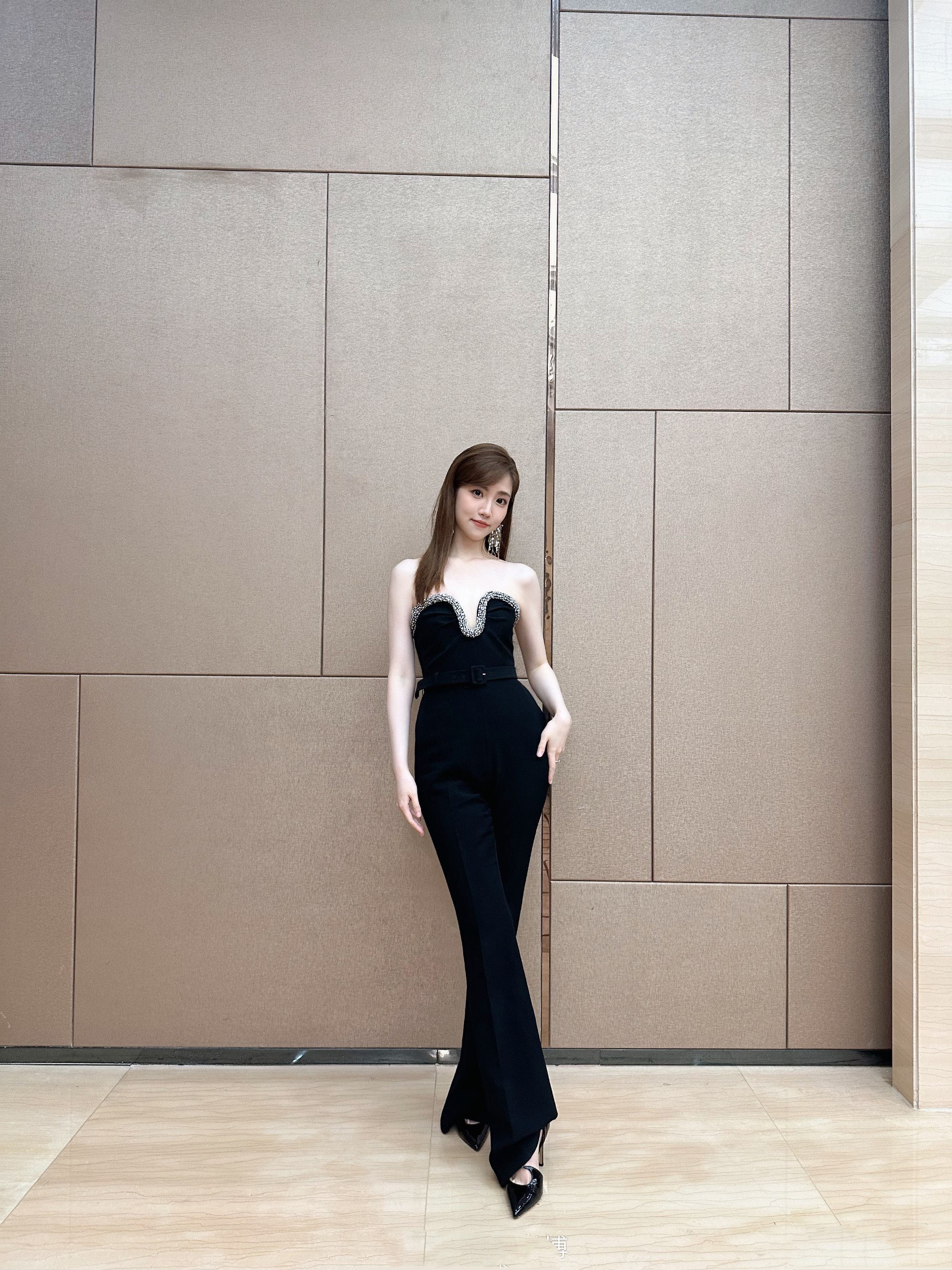 张纯烨，黑色妆造，柔美怡人