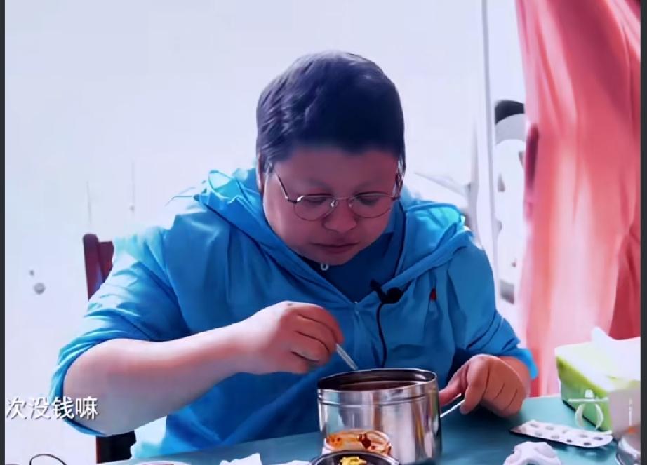 韩红说缺钱是常态，然月捐人半年捐3.33亿韩红说三百万都是出发前一个月内筹到