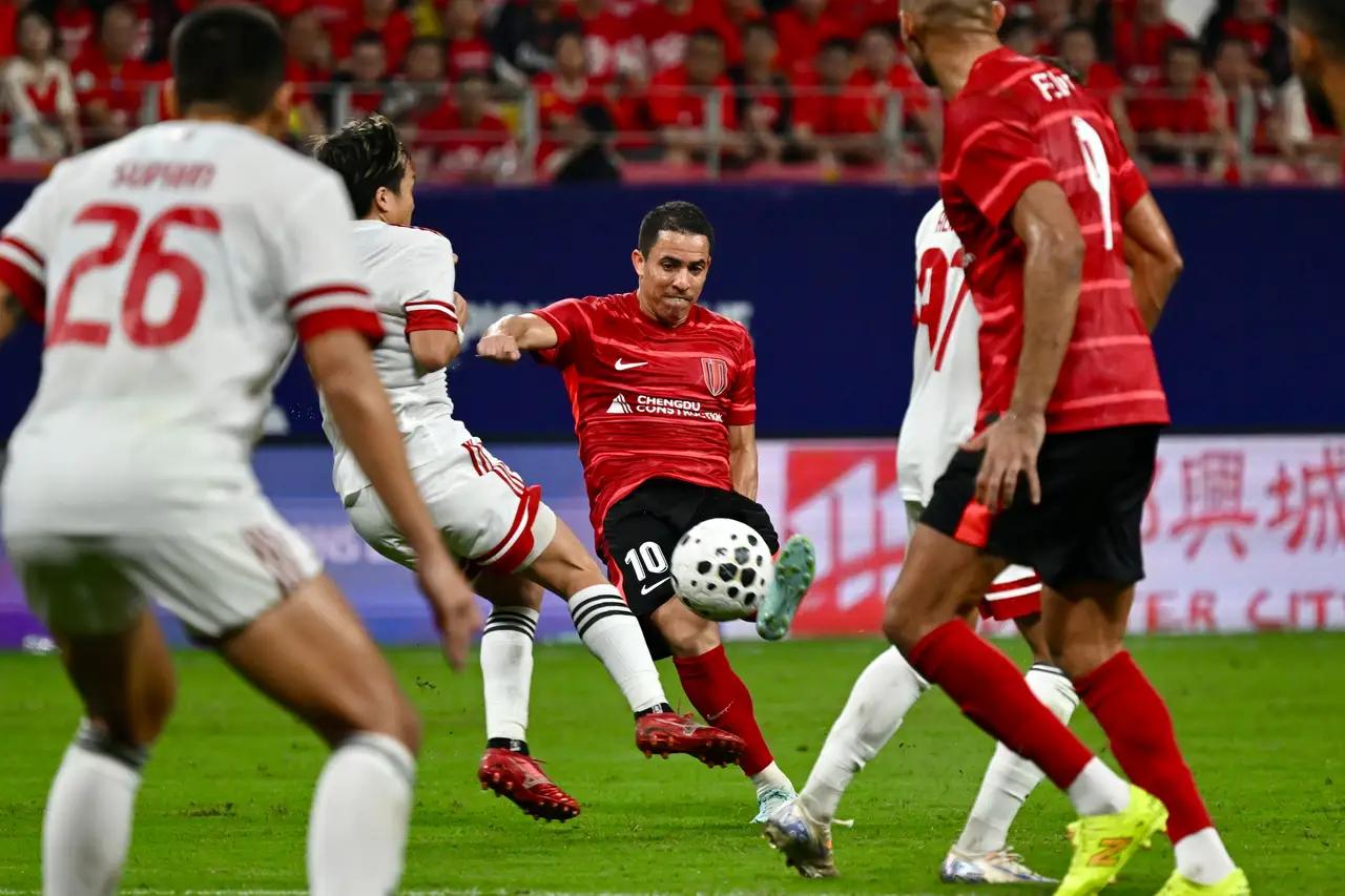 再过俩月，罗慕洛就具备归化条件了，成都蓉城对此有没有兴趣？从实力来讲，罗二娃