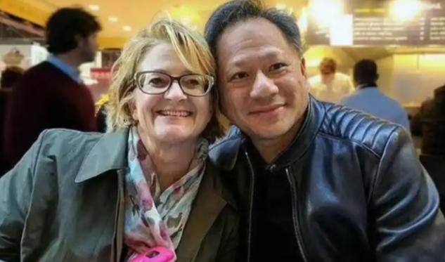 怪不得有这么一种说法，说华人如果和白人结婚，不出三代，基本就看不到华人的模样咯。