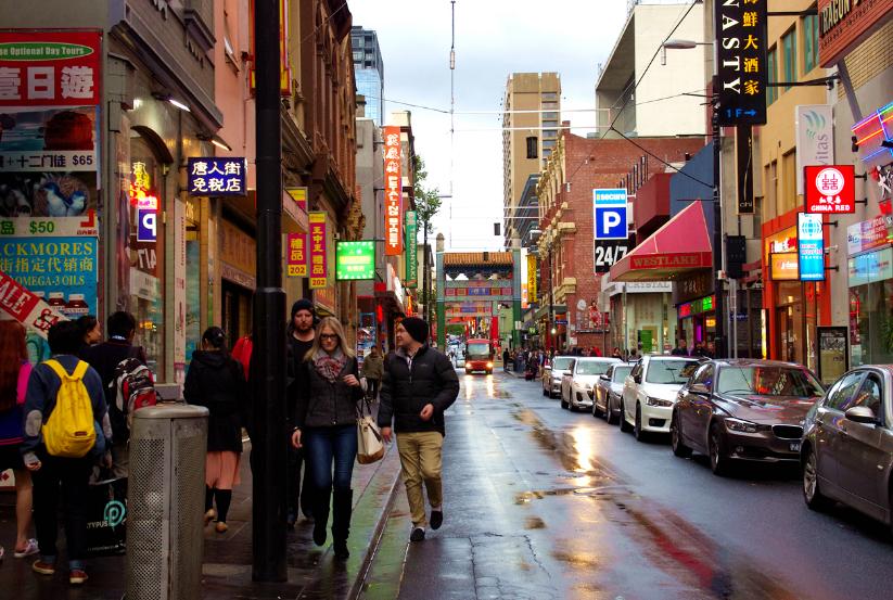 为啥美国有钱人不来中国，而中国有钱人却移民美国？因为说白了，在美国只要你有钱，还