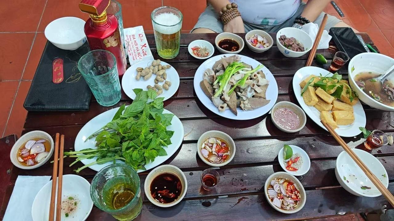 现在的夜宵大排档生意差远了，喝酒的也少了，是为什么？外出办事凌晨回来，经过广