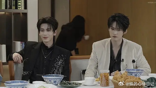 好锋利的下颚线