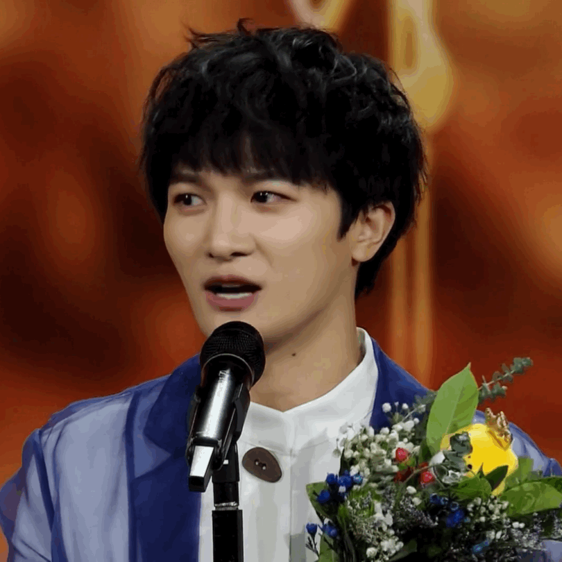 太牛了！周深直接坐电视剧盛典第一排C位旁，连孙俪都挨着他，内娱真的没人不服