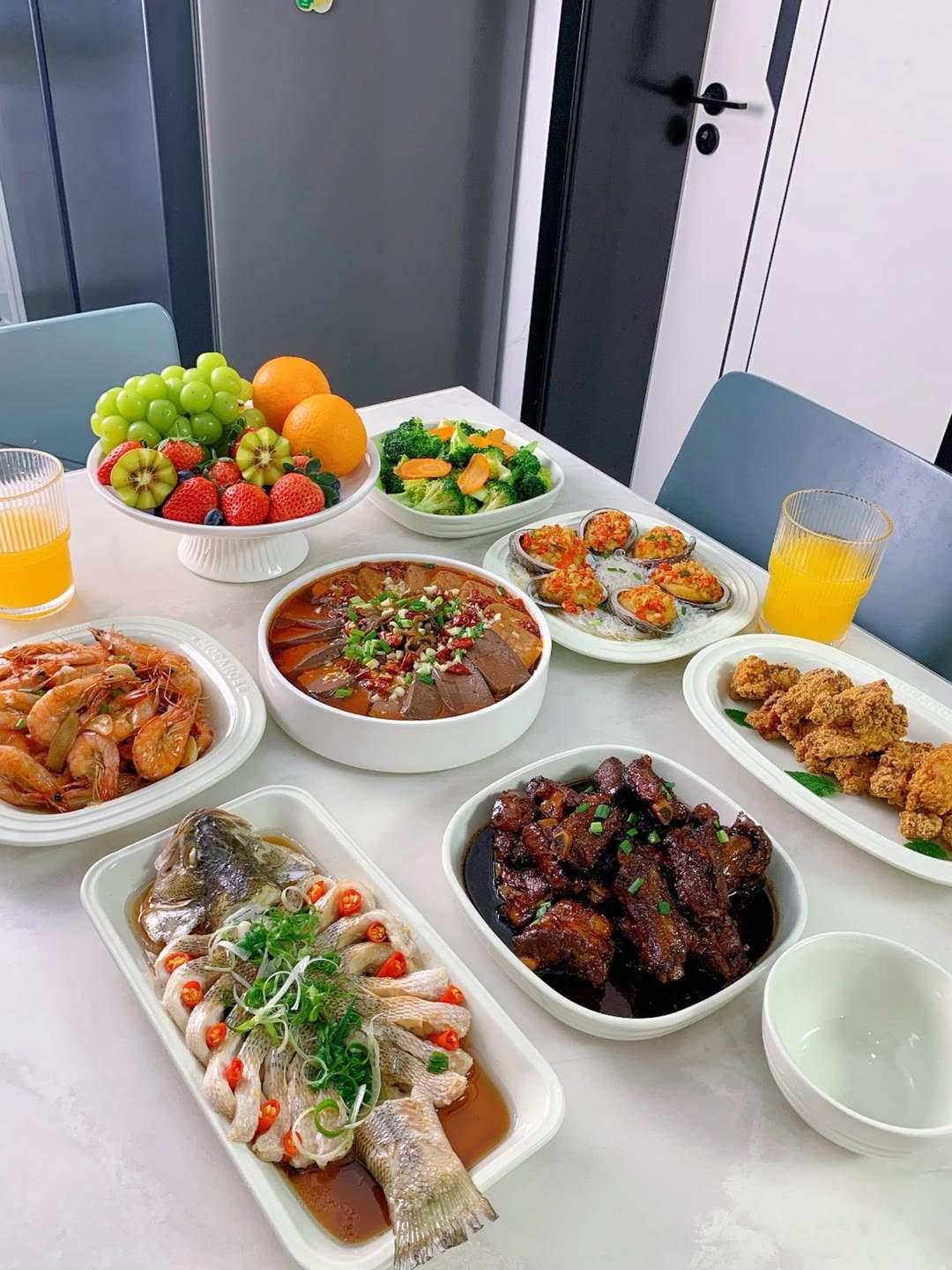 你赞同每年都出去旅游吗？是的，年轻时出去旅旅游，可以爬山，可以探险，拍照也积