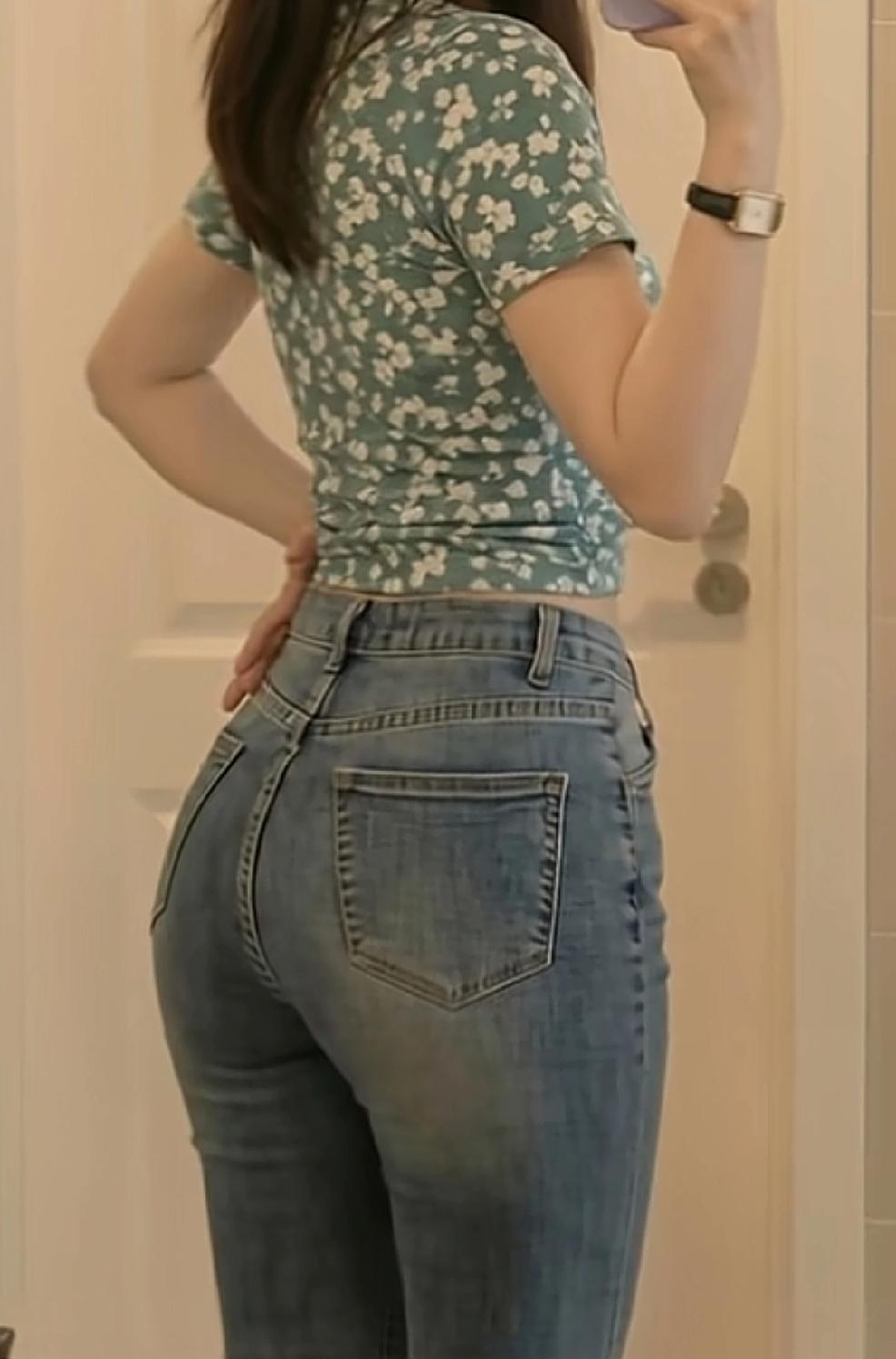 表妹每天发几个背影小视频，终于，吃上了互联网这碗饭。