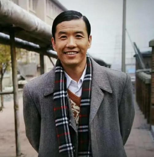 赵本山的一生中，收了将近70个徒弟，其实真正被他逐出师门的，也就两个。其中一个就