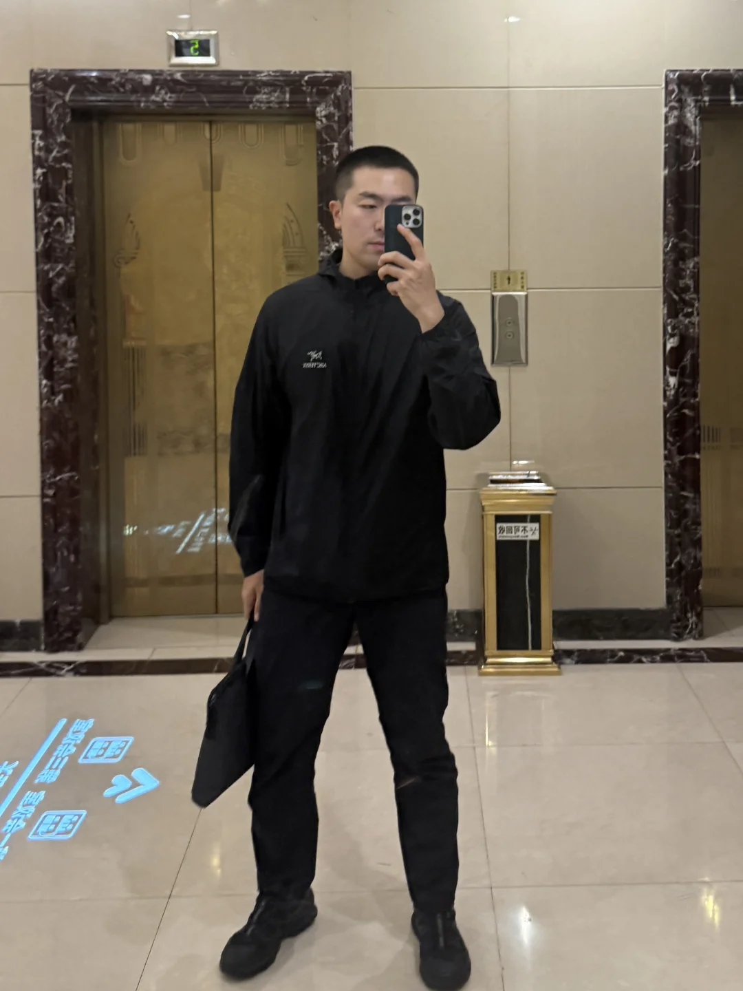 雨天的黑色系穿搭