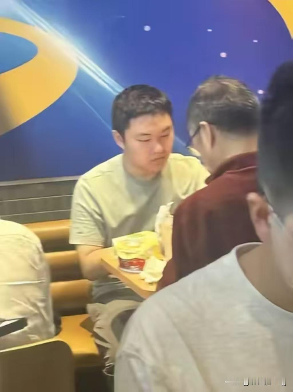 上海二工大事件后续，“杀神”已经和老师和解了。近日，有同学拍到，在教室内咆哮