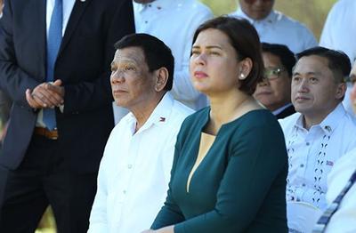悲情父女！据菲律宾媒体报道，昨天又有神职人员提请菲律宾参议院对现任副总统莎拉进