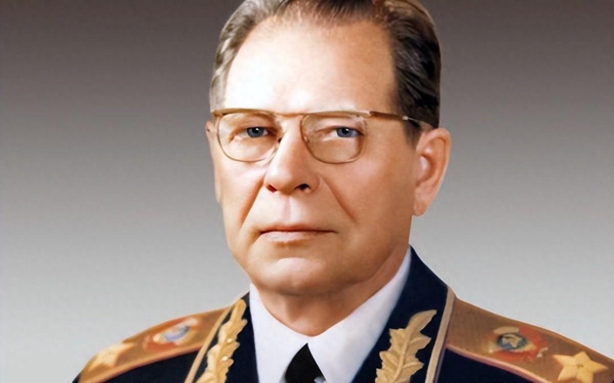 1976年的莫斯科，发生了一件能把西方情报部门惊掉下巴的奇闻。赫赫有名的苏军战神