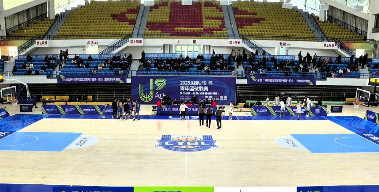 兵不血刃！辽宁男篮21分狂胜同曦，主帅刘湘涛几乎是坐满全场，口中念念有词，能看出