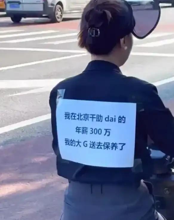 从气质上看，我可以看出他是绝对的有钱人
