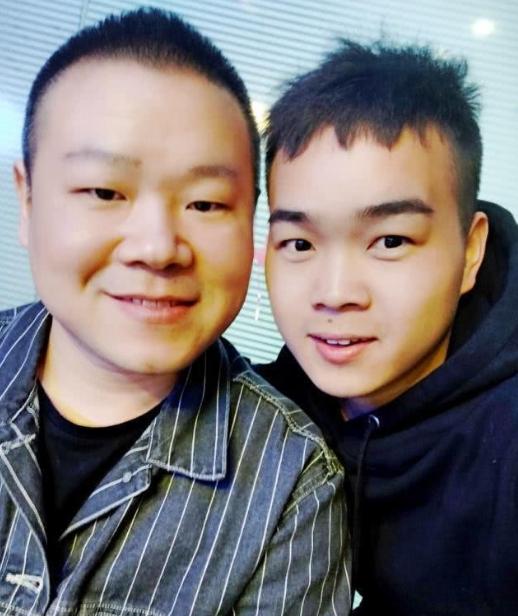 德云社最让人羡慕的师徒情，莫过于岳云鹏和尚筱菊。别人闯荡娱乐圈靠人脉、靠资源，尚