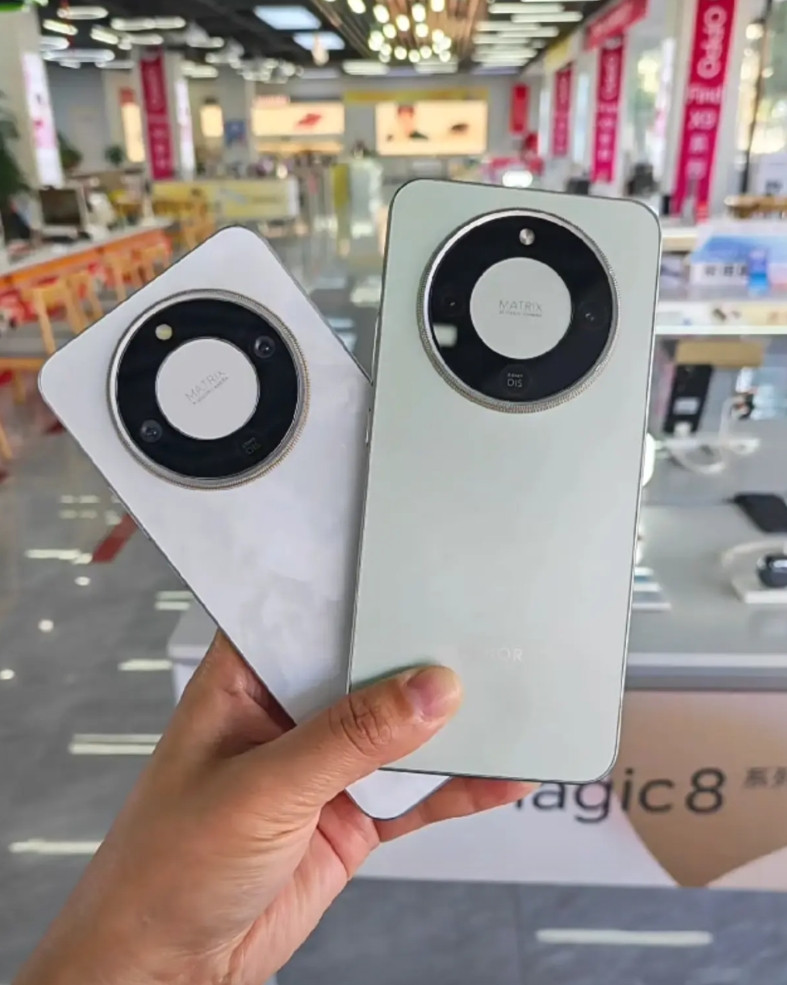 荣耀接下来新机续航太猛，充电宝厂商都慌了？荣耀最近在手机电池上的操作，续航越来