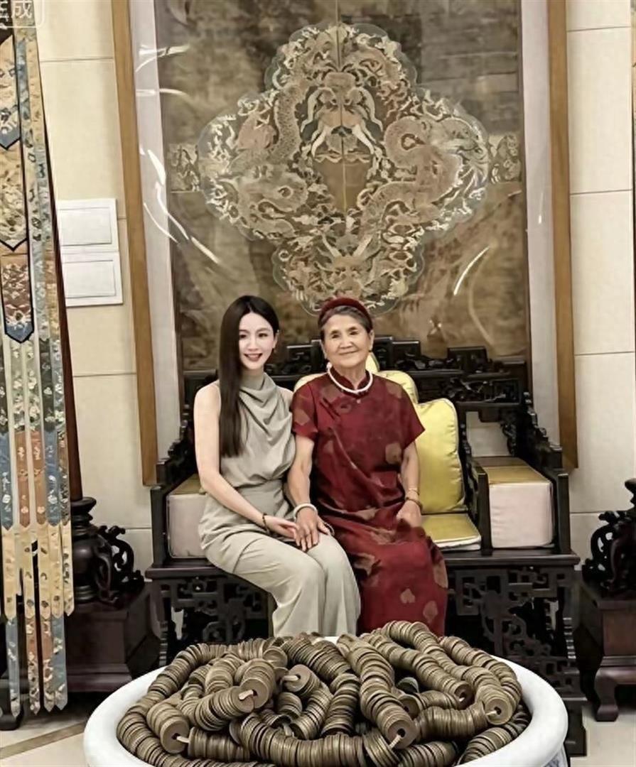 黄圣依17年没等到的婆婆认可，杨子新女友用一盆草就搞定了！