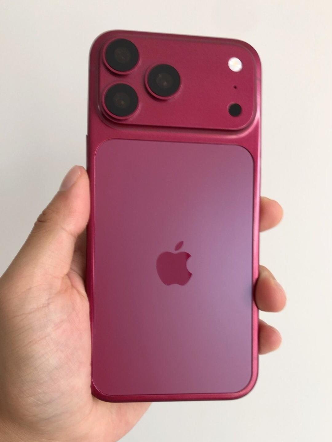 iPhone18Pro这个樱桃红不得卖爆我感觉比之前17Pro星宇橙好看，有种