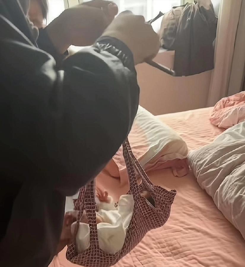 🌙她才刚出生4天啊！4月12日下午2点37分，南京一位刚出生4天的女婴，在自家