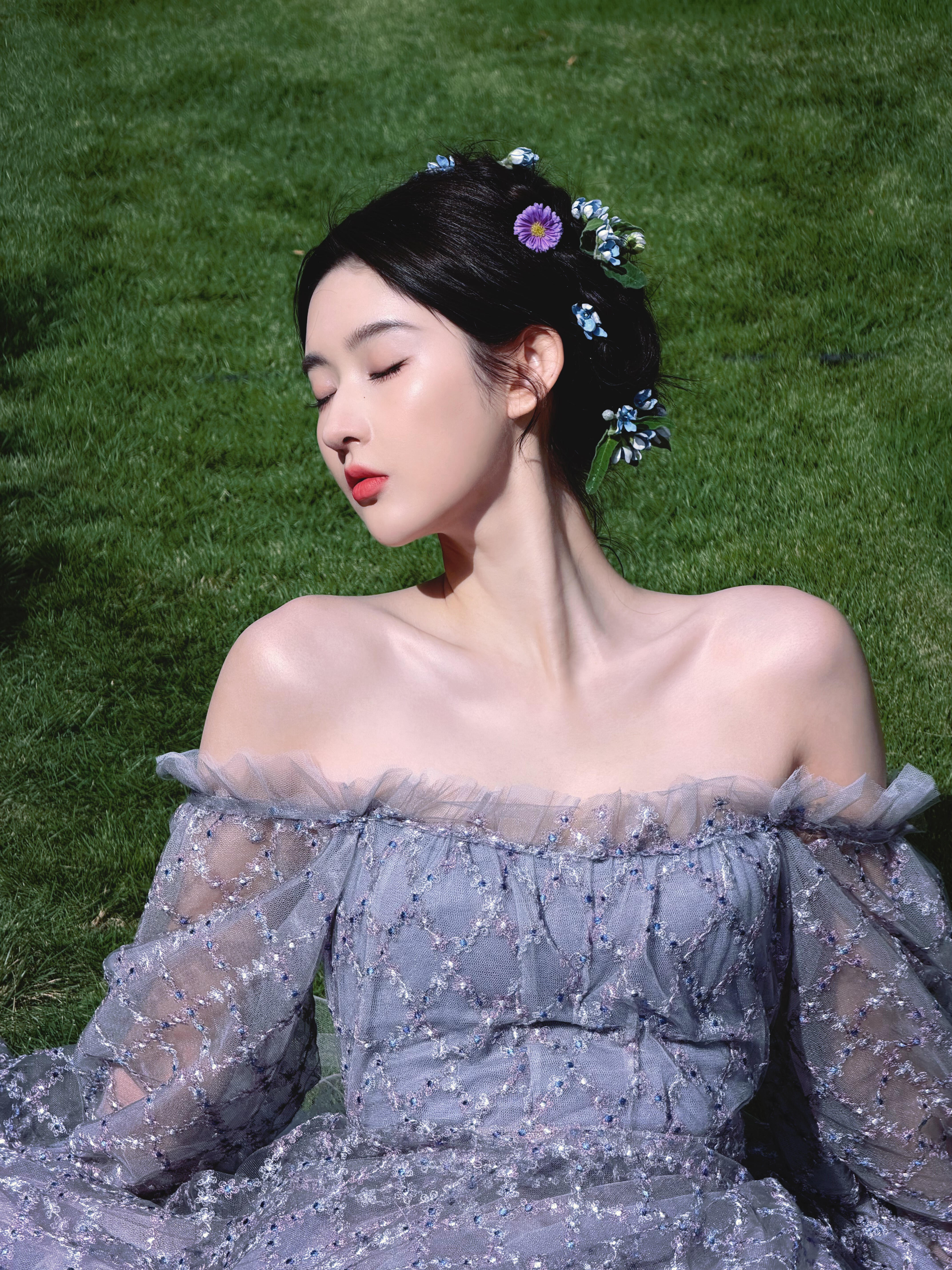 王玉雯xVogue20周年盛典出图[玫瑰][玫瑰][玫瑰]王玉雯花仙子​